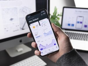 Teléfono mostrando aplicación de inversión financiera en México